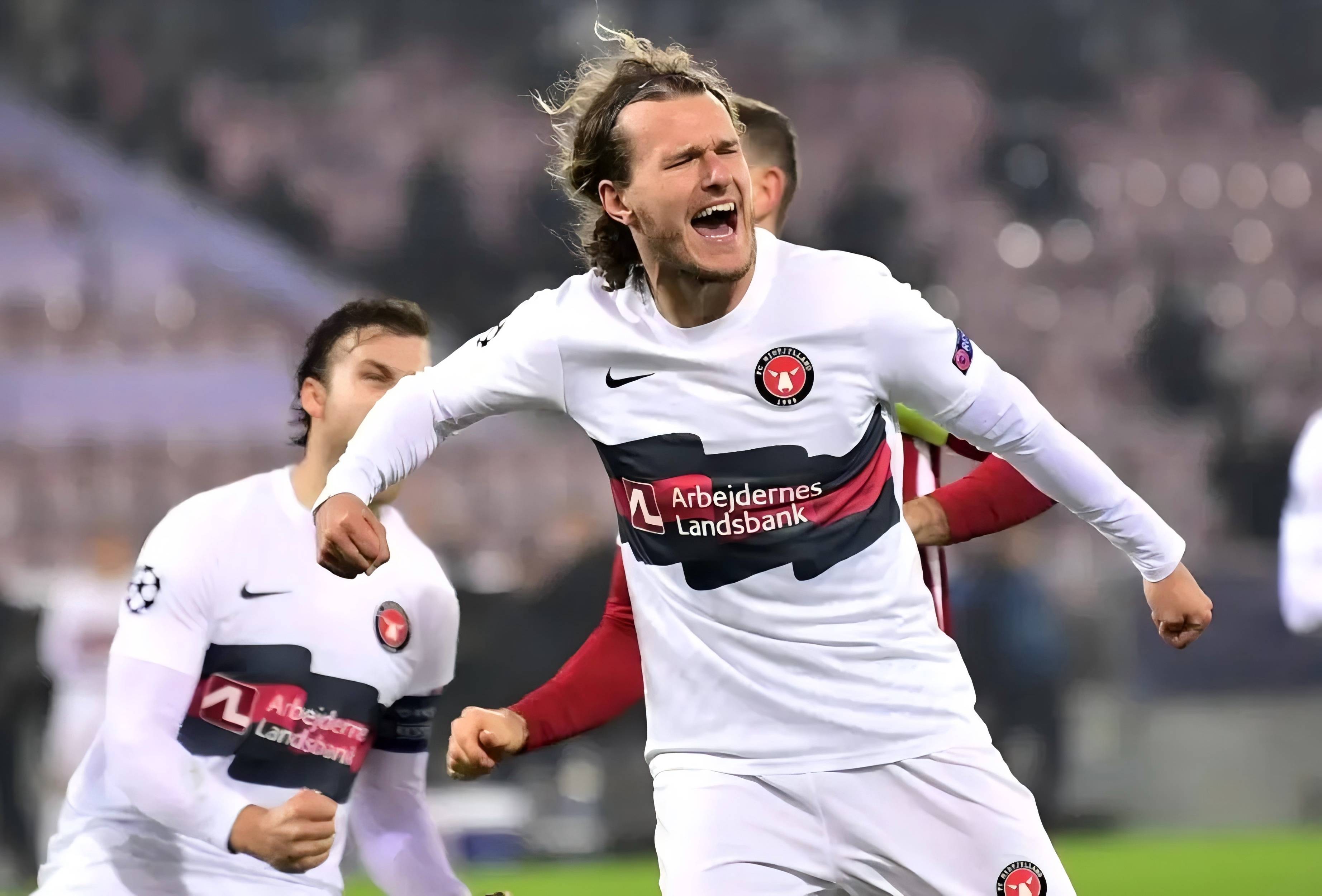 集结日巴塞罗那备战欧联,远射贴柱细节曝光,管理层满意,细节决定成败 集结日巴塞罗那备战欧联,远射贴柱细节曝光,管理层满意,细节决定成败