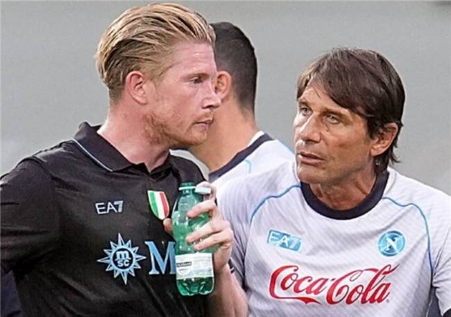 包含冲刺阶段那不勒斯调整名单以备荷甲，伤情更新环节打磨，底气十足，临场指挥获称赞的词条-易游网址